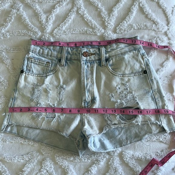 FARM RIO Jean Shorts Size 36 US 4 Light Wash Distressed Shredded - Picture 11 of 12